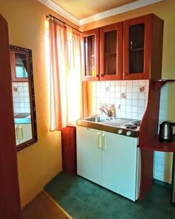 Europa לינה וארוחת בוקר 3*