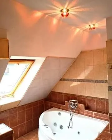 Europa לינה וארוחת בוקר