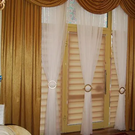 Europa לינה וארוחת בוקר