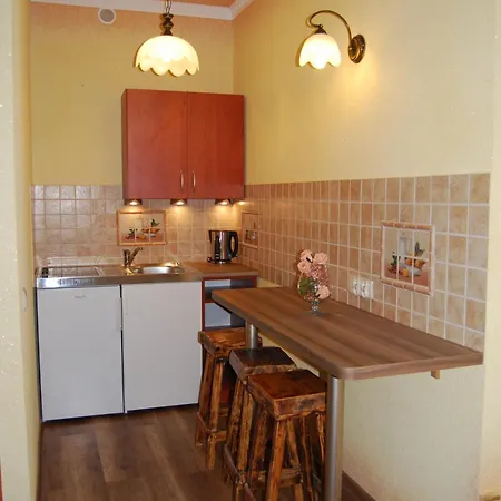 לינה וארוחת בוקר Europa מיילנו