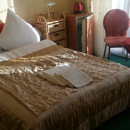 לינה וארוחת בוקר Europa מיילנו